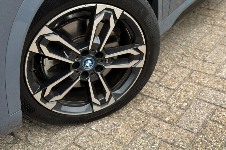 BMW X1 xDrive30e M-Sport 326 PK | Full Option | Panodak | Trekhaak | H/K | Massage | Head-Up