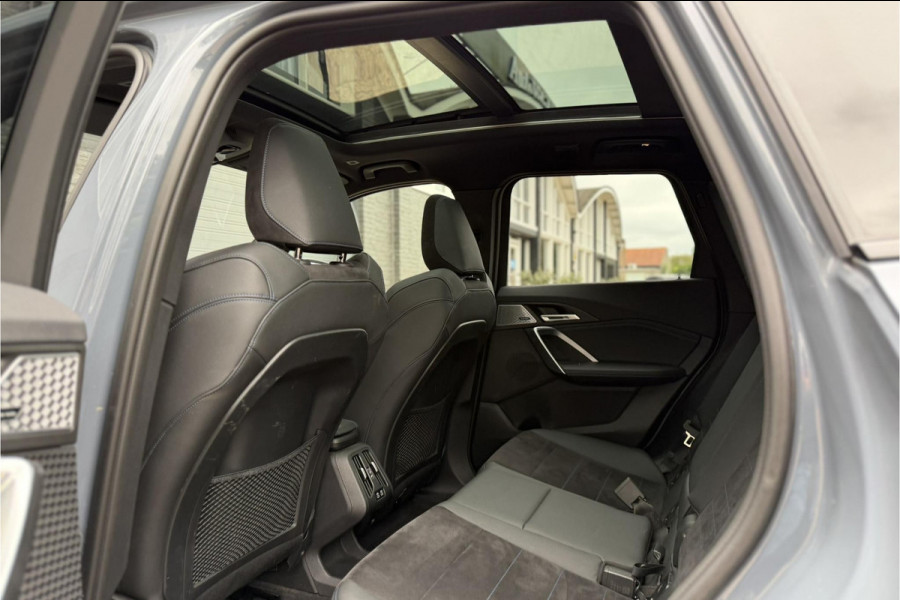 BMW X1 xDrive30e M-Sport 326 PK | Full Option | Panodak | Trekhaak | H/K | Massage | Head-Up