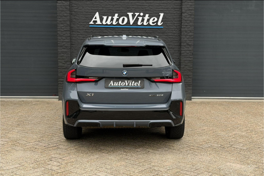 BMW X1 xDrive30e M-Sport 326 PK | Full Option | Panodak | Trekhaak | H/K | Massage | Head-Up