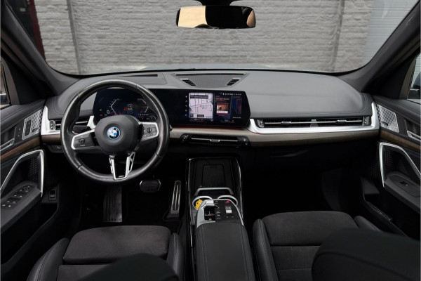 BMW X1 xDrive30e M-Sport 326 PK | Full Option | Panodak | Trekhaak | H/K | Massage | Head-Up