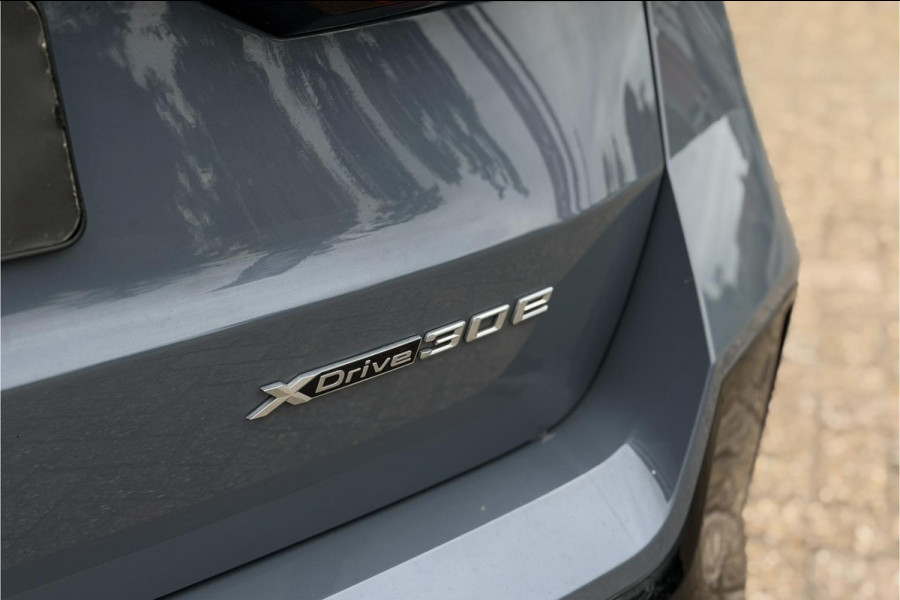 BMW X1 xDrive30e M-Sport 326 PK | Full Option | Panodak | Trekhaak | H/K | Massage | Head-Up