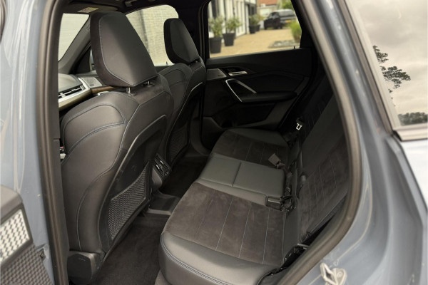 BMW X1 xDrive30e M-Sport 326 PK | Full Option | Panodak | Trekhaak | H/K | Massage | Head-Up
