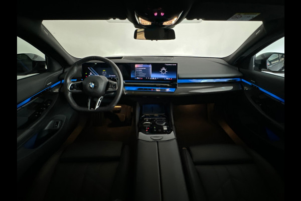 BMW 5 Serie Touring 520i M Sport Pano|HuD|H/K|Memory|Trekhaak