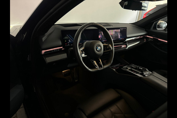 BMW 5 Serie Touring 520i M Sport Pano|HuD|H/K|Memory|Trekhaak