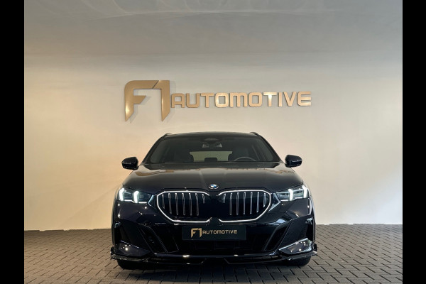 BMW 5 Serie Touring 520i M Sport Pano|HuD|H/K|Memory|Trekhaak