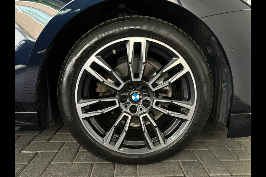 BMW 5 Serie Touring 520i M Sport Pano|HuD|H/K|Memory|Trekhaak