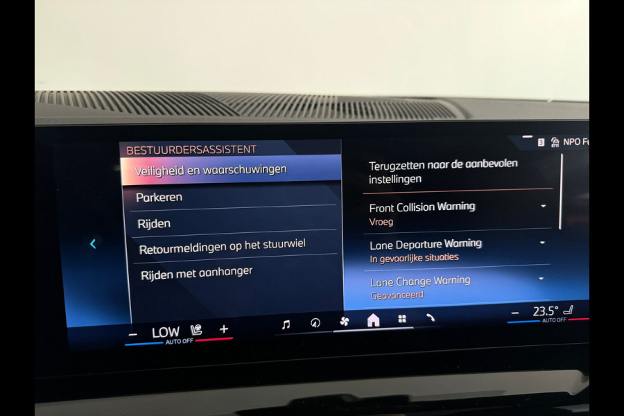 BMW 5 Serie Touring 520i M Sport Pano|HuD|H/K|Memory|Trekhaak