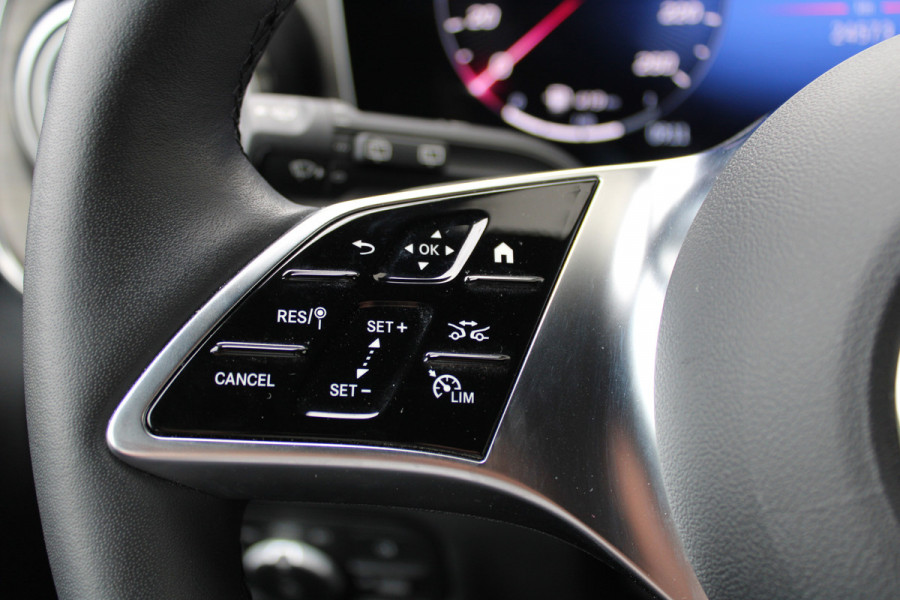 Mercedes-Benz V-Klasse 300d / DC / AMG / Luchtvering / bj 2025 / 2x Elec Schuifd / 360 Cam / Burmester / Vol Opties / NIEUWSTAAT