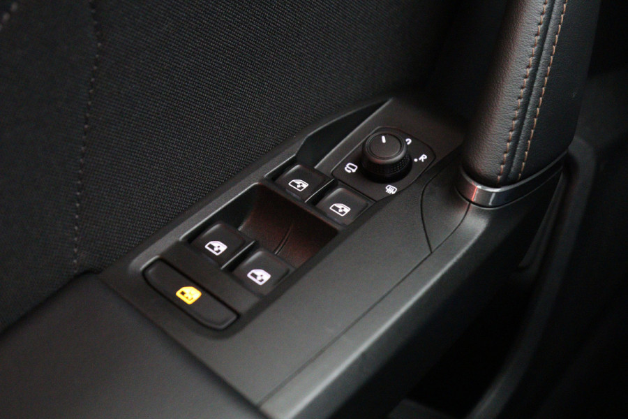 CUPRA Leon Sportstourer 1.5 TSI e-Hybrid 204 PK Business PHEV, Adap. Cruise Control, Camera, Matrix-LED, Keyless