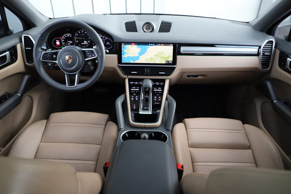 Porsche Cayenne Coupé 3.0 E-Hybrid | 462PK | Luchtvering | 4W-Sturing | Head-up | Keyless-go | Matrix-led | Bose | 14-Weg Comfortstoelen | Sfeerverlic