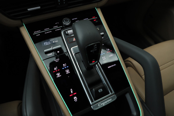 Porsche Cayenne Coupé 3.0 E-Hybrid | 462PK | Luchtvering | 4W-Sturing | Head-up | Keyless-go | Matrix-led | Bose | 14-Weg Comfortstoelen | Sfeerverlic