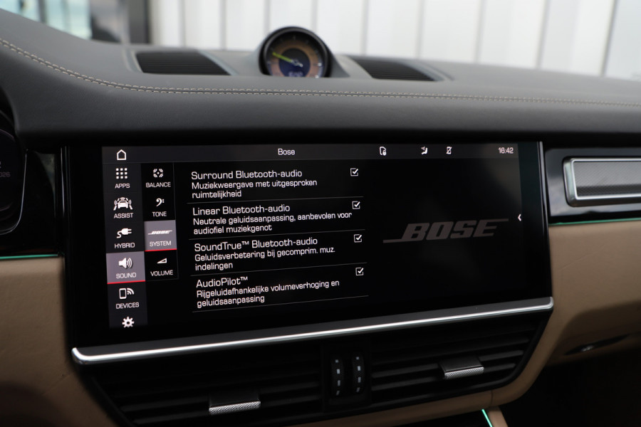 Porsche Cayenne Coupé 3.0 E-Hybrid | 462PK | Luchtvering | 4W-Sturing | Head-up | Keyless-go | Matrix-led | Bose | 14-Weg Comfortstoelen | Sfeerverlic