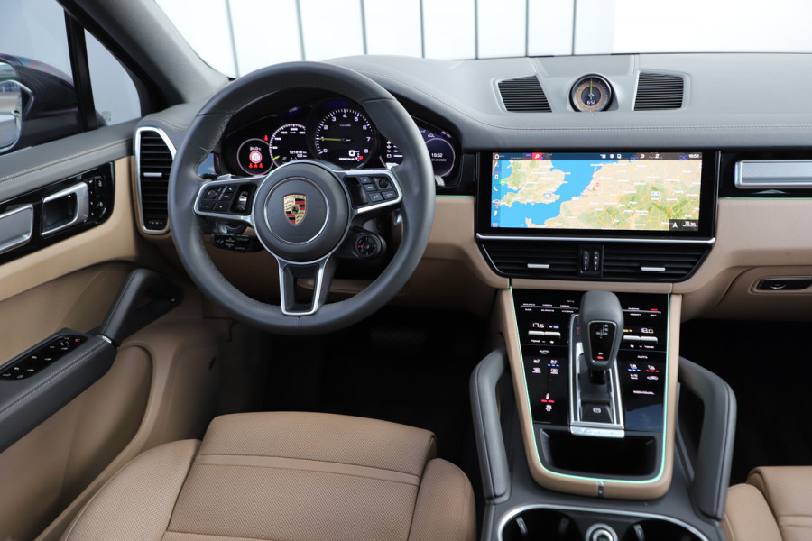 Porsche Cayenne Coupé 3.0 E-Hybrid | 462PK | Luchtvering | 4W-Sturing | Head-up | Keyless-go | Matrix-led | Bose | 14-Weg Comfortstoelen | Sfeerverlic