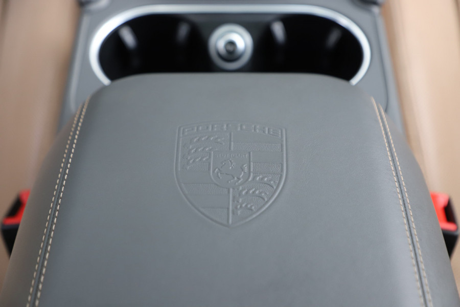 Porsche Cayenne Coupé 3.0 E-Hybrid | 462PK | Luchtvering | 4W-Sturing | Head-up | Keyless-go | Matrix-led | Bose | 14-Weg Comfortstoelen | Sfeerverlic