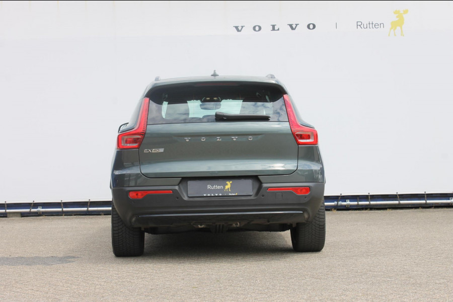 Volvo EX40 Single Motor Extended Range Plus 82 kWh Adaptieve cruise control / Semi elektrisch wegklapbare trekhaak / Google infotainment / 19" lichtmetalen velgen