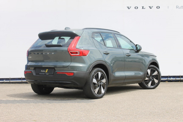 Volvo EX40 Single Motor Extended Range Plus 82 kWh Adaptieve cruise control / Semi elektrisch wegklapbare trekhaak / Google infotainment / 19" lichtmetalen velgen