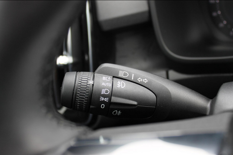 Volvo EX40 Single Motor Extended Range Plus 82 kWh Adaptieve cruise control / Semi elektrisch wegklapbare trekhaak / Google infotainment / 19" lichtmetalen velgen