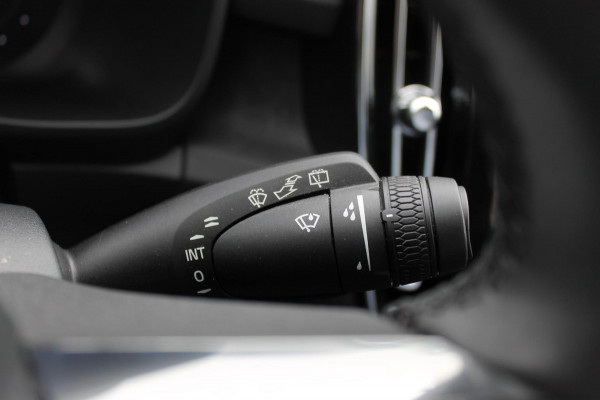 Volvo EX40 Single Motor Extended Range Plus 82 kWh Adaptieve cruise control / Semi elektrisch wegklapbare trekhaak / Google infotainment / 19" lichtmetalen velgen