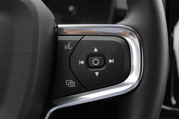 Volvo EX40 Single Motor Extended Range Plus 82 kWh Adaptieve cruise control / Semi elektrisch wegklapbare trekhaak / Google infotainment / 19" lichtmetalen velgen