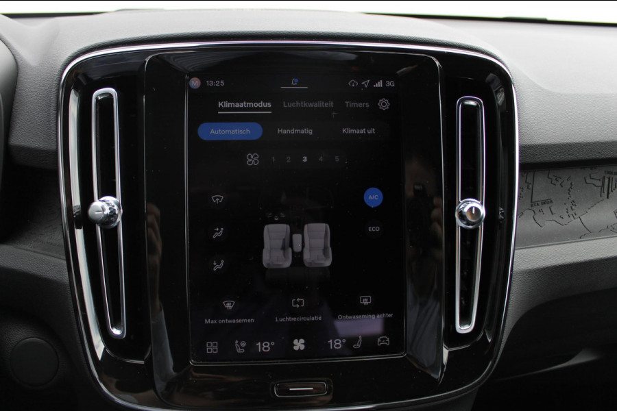 Volvo EX40 Single Motor Extended Range Plus 82 kWh Adaptieve cruise control / Semi elektrisch wegklapbare trekhaak / Google infotainment / 19" lichtmetalen velgen
