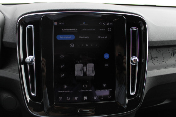 Volvo EX40 Single Motor Extended Range Plus 82 kWh Adaptieve cruise control / Semi elektrisch wegklapbare trekhaak / Google infotainment / 19" lichtmetalen velgen