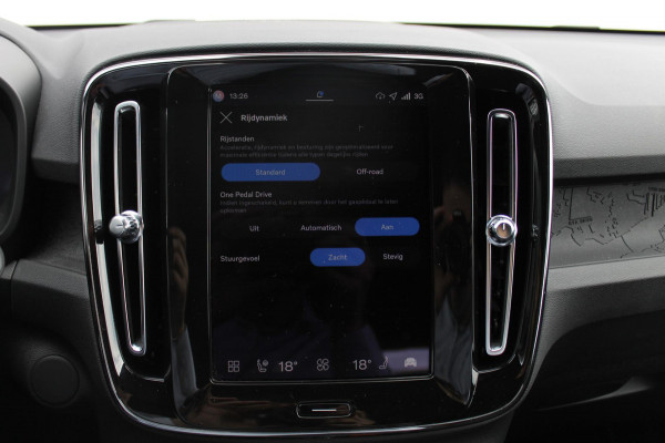 Volvo EX40 Single Motor Extended Range Plus 82 kWh Adaptieve cruise control / Semi elektrisch wegklapbare trekhaak / Google infotainment / 19" lichtmetalen velgen