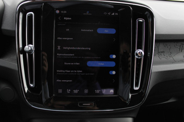 Volvo EX40 Single Motor Extended Range Plus 82 kWh Adaptieve cruise control / Semi elektrisch wegklapbare trekhaak / Google infotainment / 19" lichtmetalen velgen