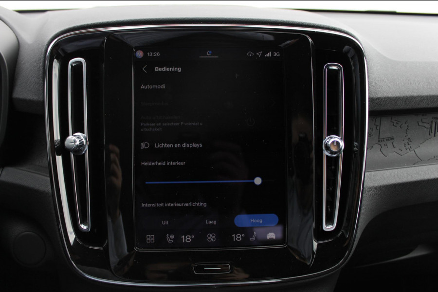 Volvo EX40 Single Motor Extended Range Plus 82 kWh Adaptieve cruise control / Semi elektrisch wegklapbare trekhaak / Google infotainment / 19" lichtmetalen velgen