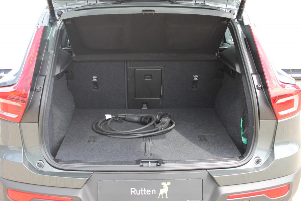 Volvo EX40 Single Motor Extended Range Plus 82 kWh Adaptieve cruise control / Semi elektrisch wegklapbare trekhaak / Google infotainment / 19" lichtmetalen velgen
