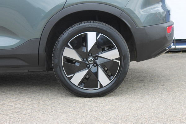 Volvo EX40 Single Motor Extended Range Plus 82 kWh Adaptieve cruise control / Semi elektrisch wegklapbare trekhaak / Google infotainment / 19" lichtmetalen velgen
