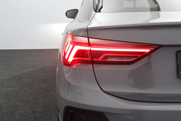 Audi Q3 Sportback 45 TFSI e 245 PK S-Line Edition, Nardo-Grijs, Panoramadak, Carplay, 360 Camera, Memory