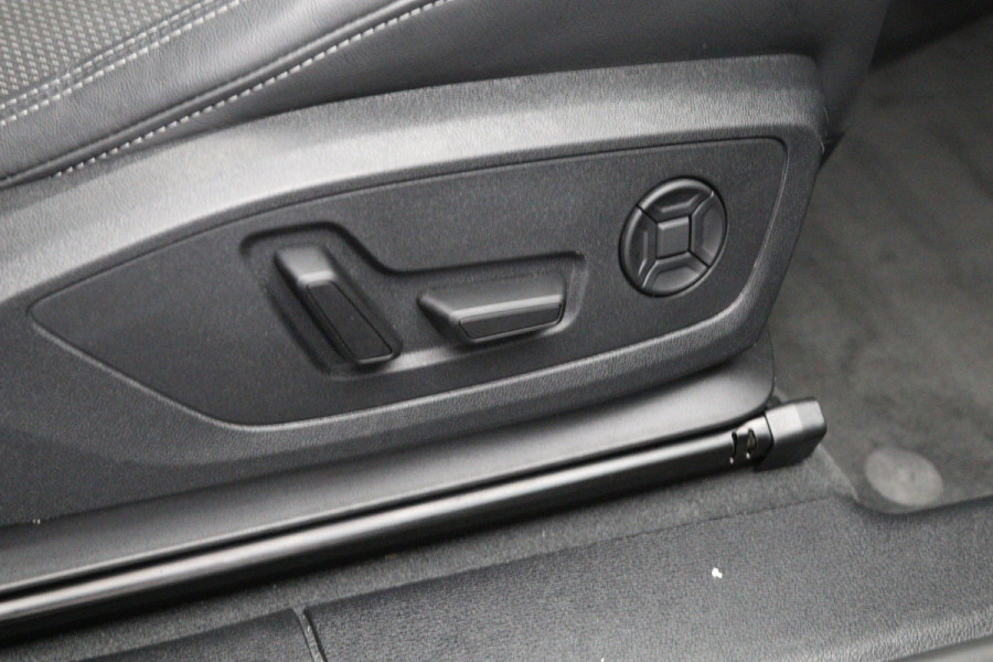 Audi Q3 Sportback 45 TFSI e 245 PK S-Line Edition, Nardo-Grijs, Panoramadak, Carplay, 360 Camera, Memory