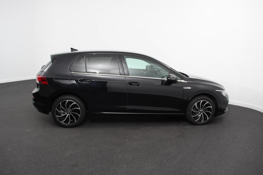 Volkswagen Golf 1.5 eTSI 150pk Automaat Style Sfeer verlichting Navigatie Climate control Camera Adaptive Cruise control Led Parkeer sensoren Lichtmetalen Velgen