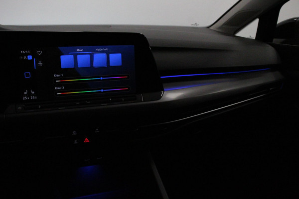 Volkswagen Golf 1.5 eTSI 150pk Automaat Style Sfeer verlichting Navigatie Climate control Camera Adaptive Cruise control Led Parkeer sensoren Lichtmetalen Velgen