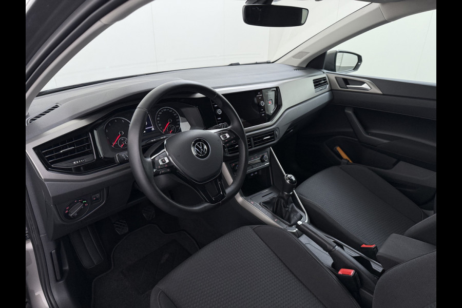 Volkswagen Polo 1.0TSI 96PK 5Drs R-Line Edition Adap.Cruise Navi Apple Carplay Android Auto Climate Control Cruise Control Pdc DAB Bluetooth Isofix Lmv Privacy Glas Led Origineel Nederlandse Auto Dealeronderhouden