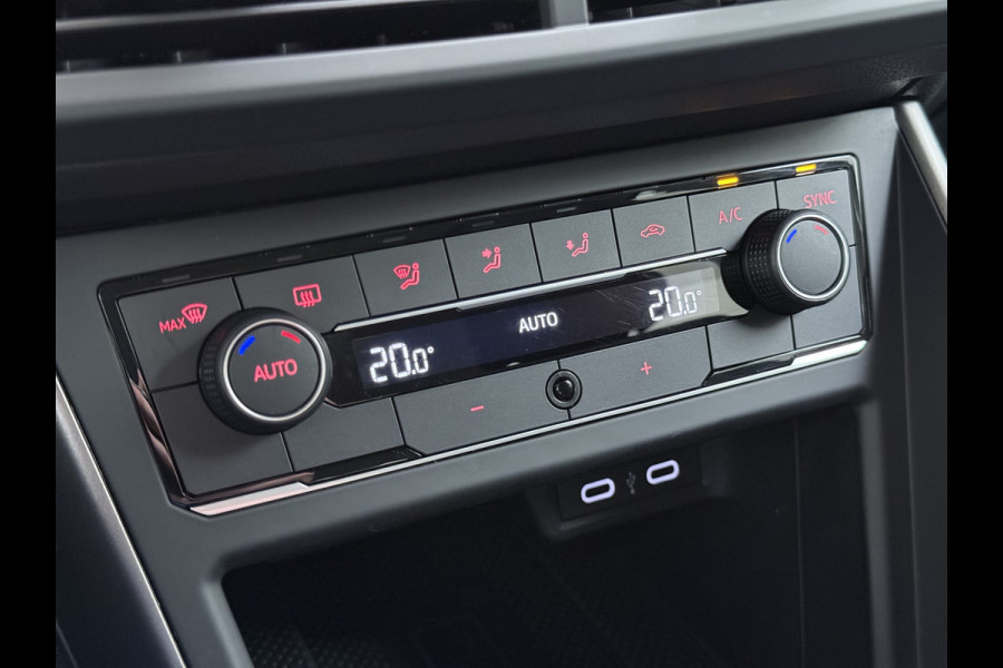 Volkswagen Polo 1.0TSI 96PK 5Drs R-Line Edition Adap.Cruise Navi Apple Carplay Android Auto Climate Control Cruise Control Pdc DAB Bluetooth Isofix Lmv Privacy Glas Led Origineel Nederlandse Auto Dealeronderhouden
