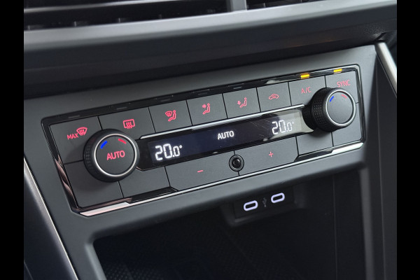 Volkswagen Polo 1.0TSI 96PK 5Drs R-Line Edition Adap.Cruise Navi Apple Carplay Android Auto Climate Control Cruise Control Pdc DAB Bluetooth Isofix Lmv Privacy Glas Led Origineel Nederlandse Auto Dealeronderhouden