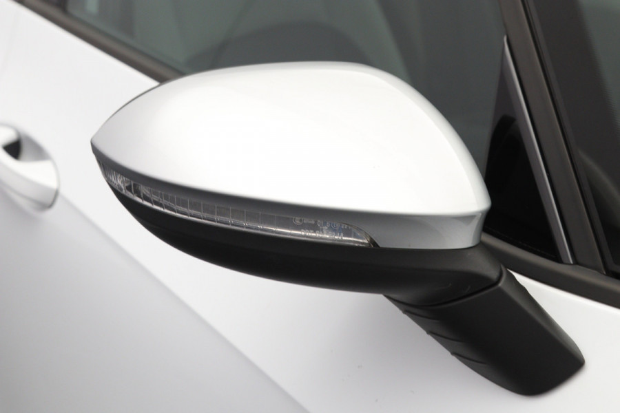 Volkswagen ID.3 First Max 58 kWh 204 PK, SOH 92 %, Matrix-LED, Panoramadak, adap. Cruise Control, Winterpakket, Head-UpMassage