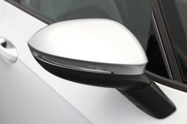 Volkswagen ID.3 First Max 58 kWh 204 PK, SOH 92 %, Matrix-LED, Panoramadak, adap. Cruise Control, Winterpakket, Head-UpMassage
