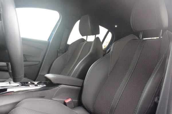 Peugeot 208 1.2 Hybrid 145PK AUTOMAAT GT | CAMERA VOOR + ACHTER | NAVIGATIE | DRAADLOZE APPLE CARPLAY/ANDROID AUTO | FULL LED KOPLAMPEN | LICHTMETALEN VELGEN 17" | DODEHOEK DETECTIE | DRAADLOZE TELEFOONLADER | KEYLESS ENTRY/START | DAB+ RADIO | ADAPTIVE CRUISE CONTROL | CLIMATE CONTROL |