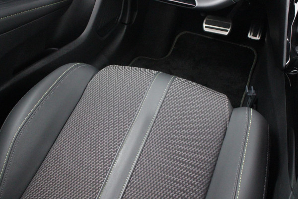 Peugeot 208 1.2 Hybrid 145PK AUTOMAAT GT | CAMERA VOOR + ACHTER | NAVIGATIE | DRAADLOZE APPLE CARPLAY/ANDROID AUTO | FULL LED KOPLAMPEN | LICHTMETALEN VELGEN 17" | DODEHOEK DETECTIE | DRAADLOZE TELEFOONLADER | KEYLESS ENTRY/START | DAB+ RADIO | ADAPTIVE CRUISE CONTROL | CLIMATE CONTROL |