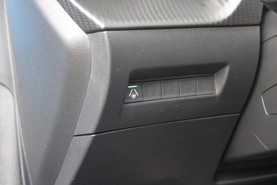 Peugeot 208 1.2 Hybrid 145PK AUTOMAAT GT | CAMERA VOOR + ACHTER | NAVIGATIE | DRAADLOZE APPLE CARPLAY/ANDROID AUTO | FULL LED KOPLAMPEN | LICHTMETALEN VELGEN 17" | DODEHOEK DETECTIE | DRAADLOZE TELEFOONLADER | KEYLESS ENTRY/START | DAB+ RADIO | ADAPTIVE CRUISE CONTROL | CLIMATE CONTROL |