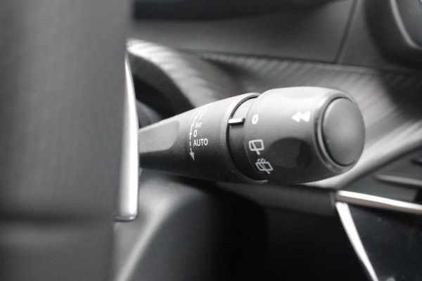 Peugeot 208 1.2 Hybrid 145PK AUTOMAAT GT | CAMERA VOOR + ACHTER | NAVIGATIE | DRAADLOZE APPLE CARPLAY/ANDROID AUTO | FULL LED KOPLAMPEN | LICHTMETALEN VELGEN 17" | DODEHOEK DETECTIE | DRAADLOZE TELEFOONLADER | KEYLESS ENTRY/START | DAB+ RADIO | ADAPTIVE CRUISE CONTROL | CLIMATE CONTROL |