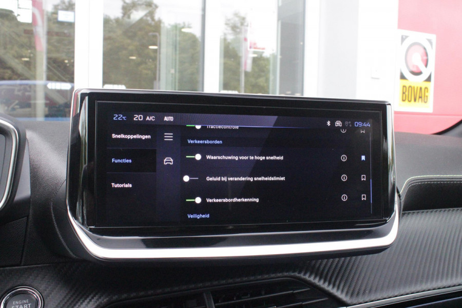 Peugeot 208 1.2 Hybrid 145PK AUTOMAAT GT | CAMERA VOOR + ACHTER | NAVIGATIE | DRAADLOZE APPLE CARPLAY/ANDROID AUTO | FULL LED KOPLAMPEN | LICHTMETALEN VELGEN 17" | DODEHOEK DETECTIE | DRAADLOZE TELEFOONLADER | KEYLESS ENTRY/START | DAB+ RADIO | ADAPTIVE CRUISE CONTROL | CLIMATE CONTROL |