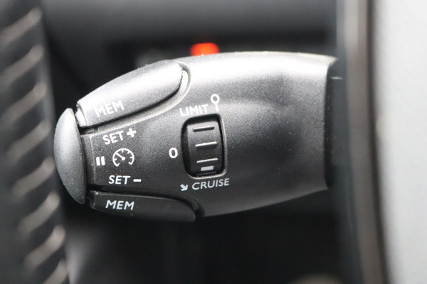Peugeot 2008 1.2 PureT. 130PK Allure Gr.-Navigatie/Camera/Cruise-control/Carplay-android