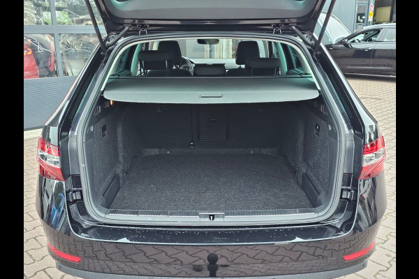 Škoda Superb Combi 1.5 TSI ACT Style Business | Navi | Camera | Wegkl. Trekhaak | Stoelverwarming |
