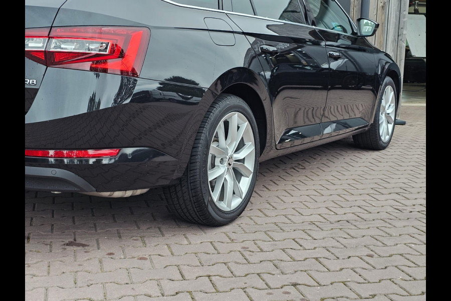 Škoda Superb Combi 1.5 TSI ACT Style Business | Navi | Camera | Wegkl. Trekhaak | Stoelverwarming |