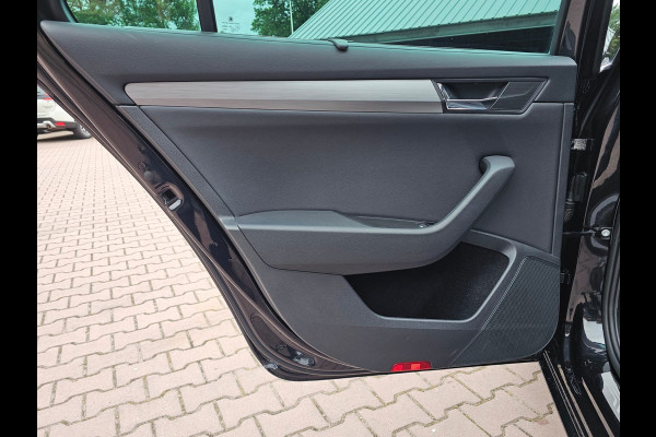 Škoda Superb Combi 1.5 TSI ACT Style Business | Navi | Camera | Wegkl. Trekhaak | Stoelverwarming |