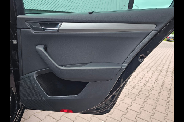 Škoda Superb Combi 1.5 TSI ACT Style Business | Navi | Camera | Wegkl. Trekhaak | Stoelverwarming |