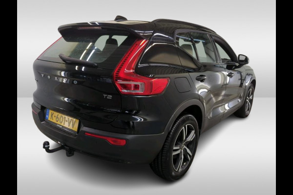 Volvo XC40 1.5 T2 130PK R-Design / Trekhaak / 1/2 Leder / Airco-ecc./ Navigatie / Stoelverwarming / Pdc. / Apk 11-2026